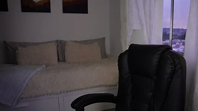 SaraParisi online show from October 25, 2025, 10:43 pm