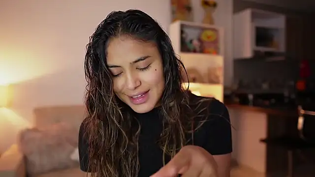 Snapshot of SaraParisi chatting on February 1, 2026, 11:36 pm SaraParisi online show from February 1, 2026, 11:36 pm