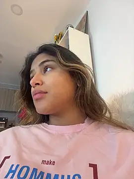 Snapshot of SaraParisi chatting on March 1, 2026, 11:49 pm SaraParisi online show from March 1, 2026, 11:49 pm