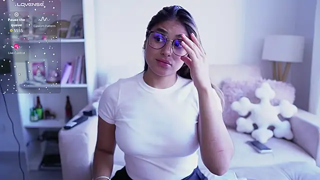 SaraParisi online show from October 21, 2025, 10:31 pm