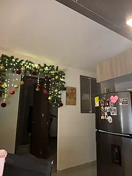 SaraParisi online show from November 24, 2025, 10:54 pm