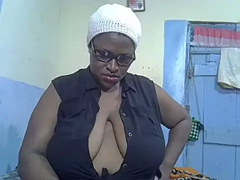 Snapshot of sexy_bigboobss chatting on November 1, 2025, 7:24 am sexy bigboobss online show from November 1, 2025, 7:24 am