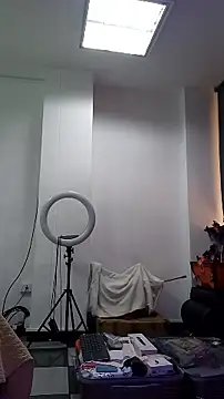 AnthonelaDuque online show from November 13, 2025, 11:36 am