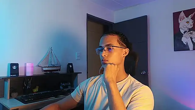 Snapshot of alejo_x3 chatting on October 28, 2025, 12:44 am alejo x3 online show from October 28, 2025, 12:44 am