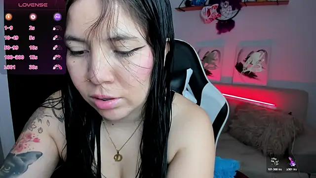 AilynRed online show from October 19, 2025, 1:30 am