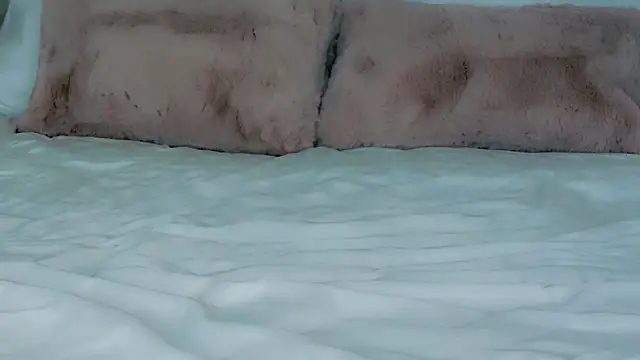 oh-my-mia online show from December 21, 2025, 8:05 am