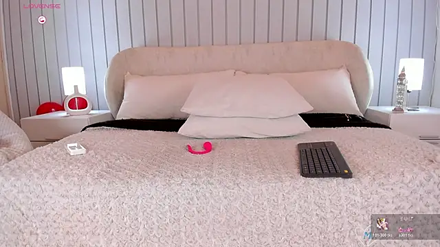 Maia Collins online show from February 24, 2026, 7:59 pm