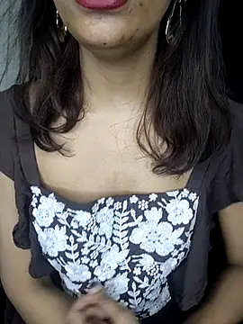 Snapshot of Leeeezzzz_roy chatting on February 15, 2025, 8:01 pm Leeeezzzz roy online show from February 15, 2025, 8:01 pm