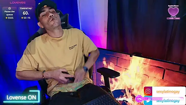 sexyboycolombi4 online show from April 2, 2026, 10:05 pm