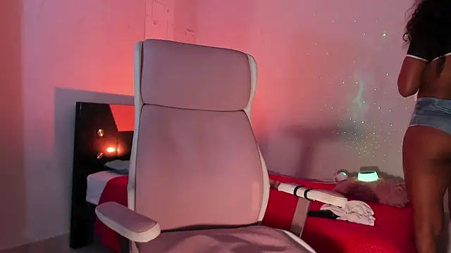 Carolinarossees online show from March 20, 2025, 2:19 am