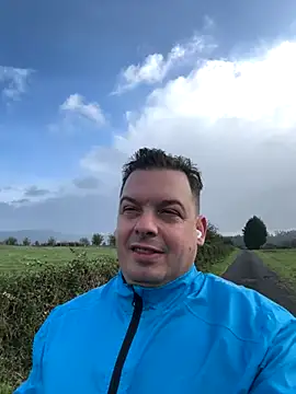 Jose HotLatino online show from October 22, 2025, 9:42 am