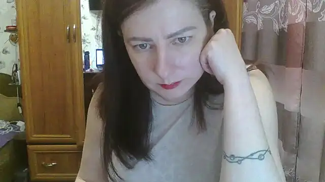 Snapshot of SophieNightAh chatting on February 3, 2025, 4:20 pm SophieNightAh online show from February 3, 2025, 4:20 pm