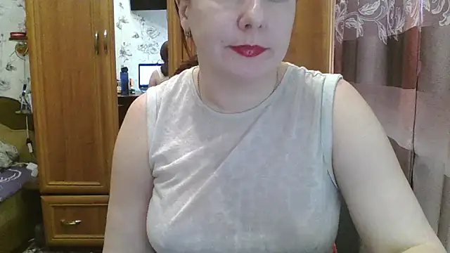 Snapshot of SophieNightAh chatting on February 2, 2025, 11:18 am SophieNightAh online show from February 2, 2025, 11:18 am