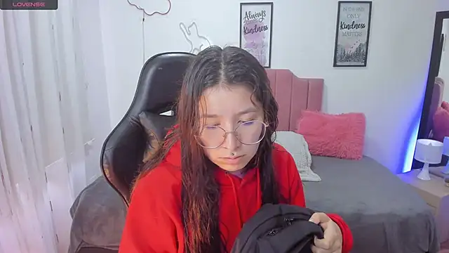 Amy joones online show from November 8, 2025, 12:42 pm