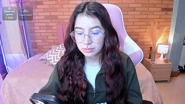 Amy joones online show from June 2, 2026, 11:43 am