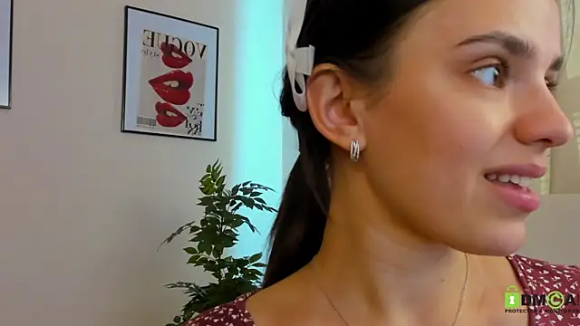 Snapshot of SuzyJamess chatting on March 22, 2025, 8:29 am SuzyJamess online show from March 22, 2025, 8:29 am