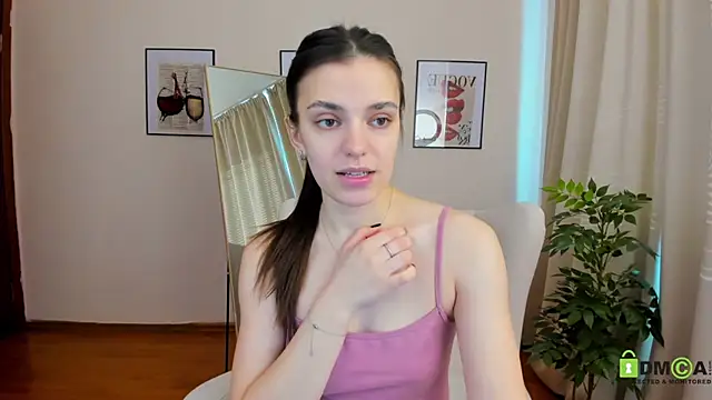 Snapshot of SuzyJamess chatting on February 19, 2025, 2:33 am SuzyJamess online show from February 19, 2025, 2:33 am