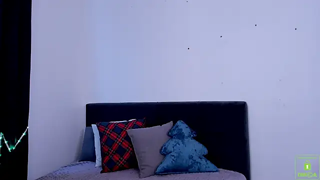 Snapshot of SuzyJamess chatting on January 29, 2025, 9:01 am SuzyJamess online show from January 29, 2025, 9:01 am