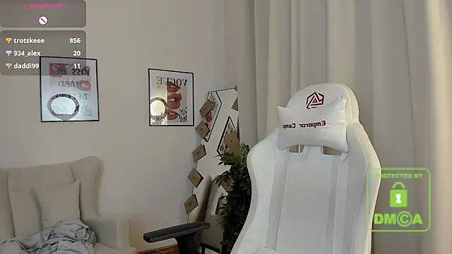 Snapshot of SuzyJamess chatting on February 12, 2025, 6:40 am SuzyJamess online show from February 12, 2025, 6:40 am