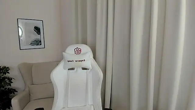 Snapshot of SuzyJamess chatting on January 22, 2025, 1:53 am SuzyJamess online show from January 22, 2025, 1:53 am