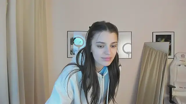 Snapshot of SuzyJamess chatting on December 18, 2024, 2:10 am SuzyJamess online show from December 18, 2024, 2:10 am