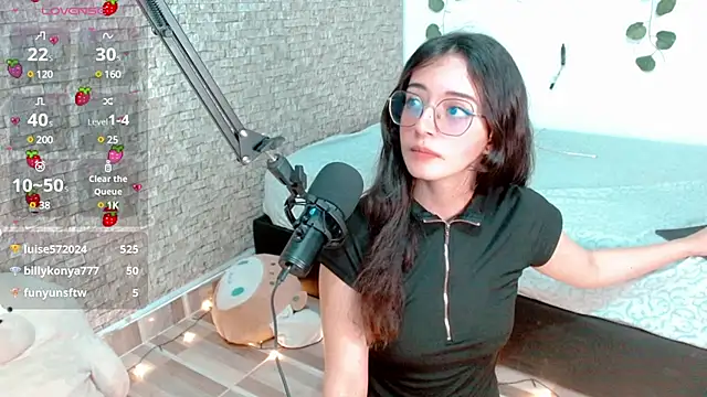 Snapshot of emma_unu chatting on February 13, 2025, 5:16 am emma unu online show from February 13, 2025, 5:16 am