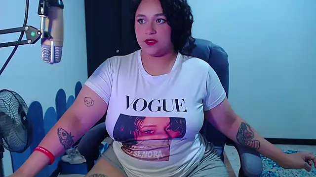 Snapshot of Luciernaga18 chatting on October 6, 2025, 1:29 am Luciernaga18 online show from October 6, 2025, 1:29 am