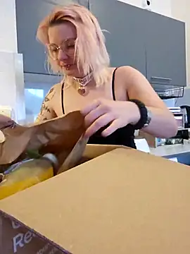 Snapshot of LaskaLeRoomba chatting on March 22, 2025, 11:42 am LaskaLeRoomba online show from March 22, 2025, 11:42 am