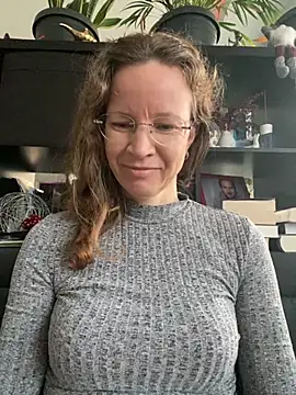 AnnikaRose online show from November 18, 2025, 6:50 am