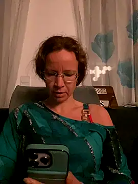 AnnikaRose online show from November 12, 2025, 6:50 am