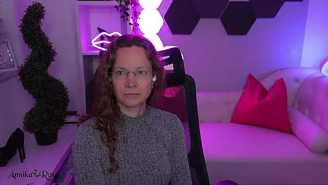 AnnikaRose online show from February 5, 2026, 8:32 am