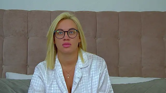 Snapshot of MariaNeumann chatting on February 12, 2026, 6:24 am MariaNeumann online show from February 12, 2026, 6:24 am