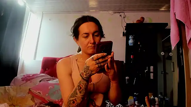 Sweet-Suck69 online show from December 1, 2025, 8:21 pm