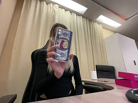 EmmyMills online show from March 23, 2026, 9:36 pm