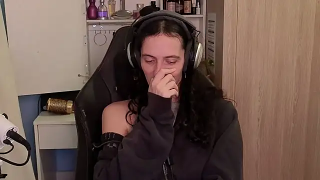 MemiKouki online show from February 2, 2026, 5:34 pm