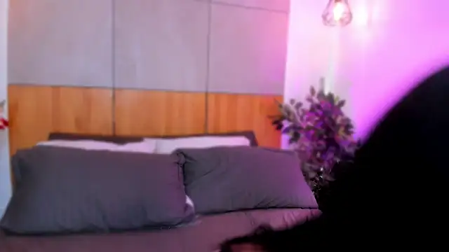 BellaHarllow online show from April 7, 2026, 7:59 pm