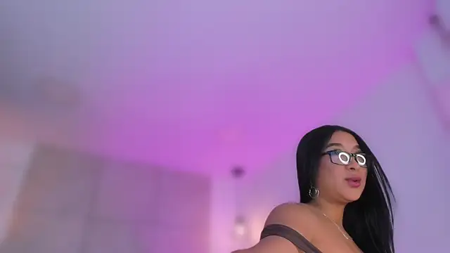 Snapshot of BellaHarllow chatting on February 28, 2026, 12:05 pm BellaHarllow online show from February 28, 2026, 12:05 pm