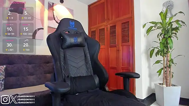  joansoto online show from September 9, 2025, 2:04 pm