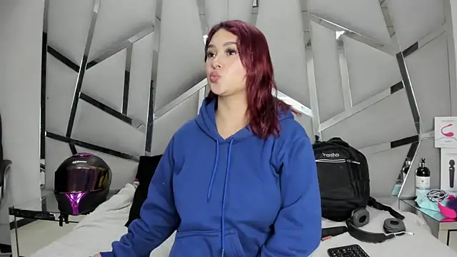 Catherinee69 x online show from March 7, 2026, 3:35 am