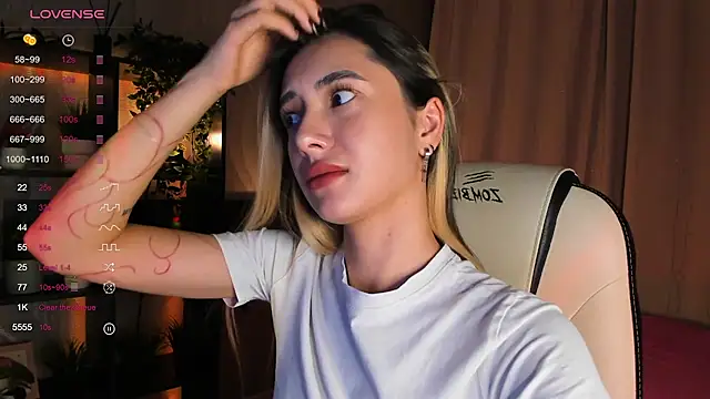 DarlaLike online show from September 30, 2025, 4:07 am