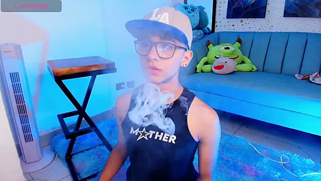 Niico Cruz online show from March 3, 2025, 9:55 am