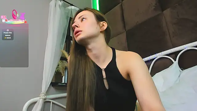 PollyMillees online show from June 24, 2026, 1:43 pm