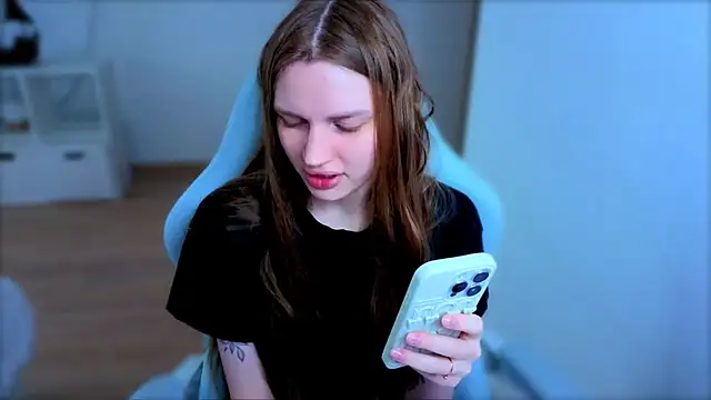 StellaLawless online show from April 5, 2026, 10:33 am