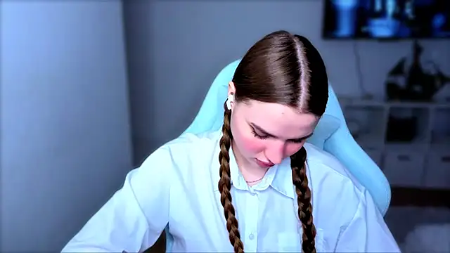 StellaLawless online show from December 14, 2025, 10:43 am