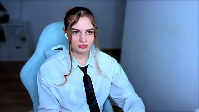 StellaLawless online show from February 2, 2026, 8:41 pm