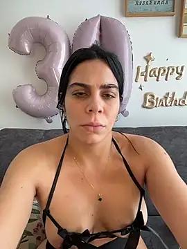 valecruz903 online show from November 8, 2025, 5:49 pm