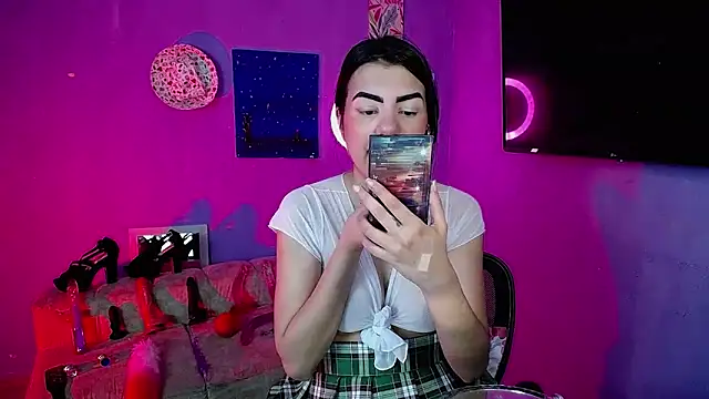 IsisRouse online show from October 2, 2025, 2:48 am