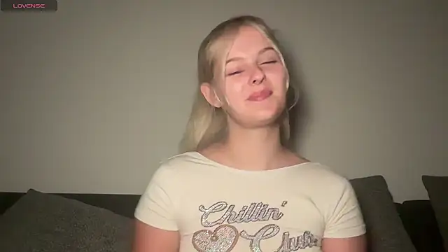 Allylove03 online show from November 8, 2025, 2:26 am