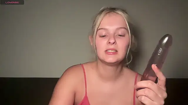 Allylove03 online show from November 17, 2025, 6:06 am