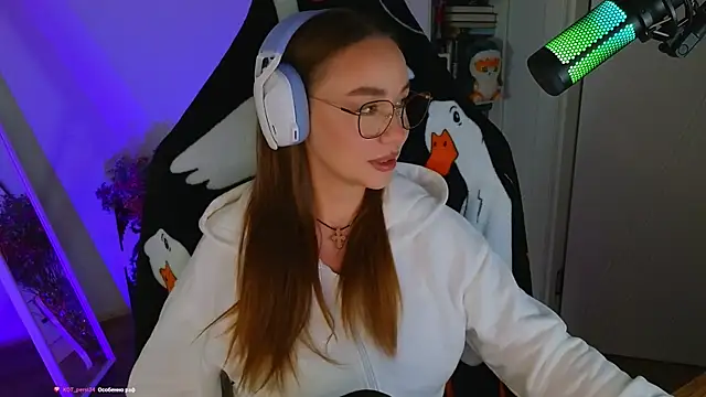 Snapshot of Emili1- chatting on March 22, 2025, 1:08 pm Emili1- online show from March 22, 2025, 1:08 pm